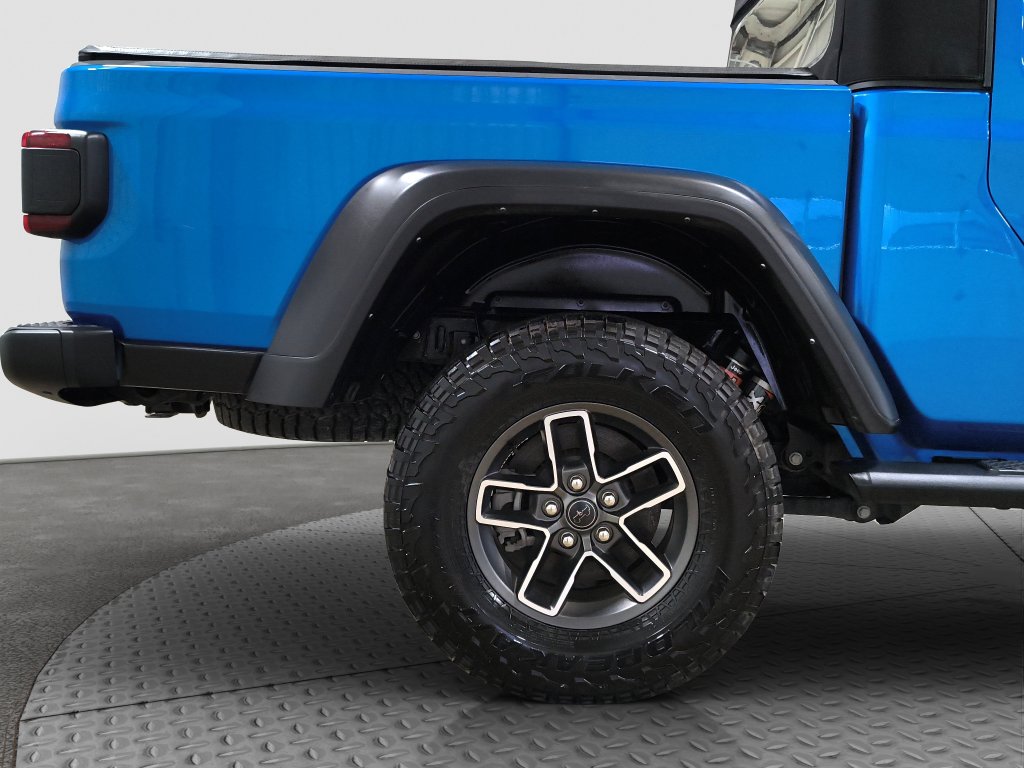 Photo 3 of this Jeep Gladiator