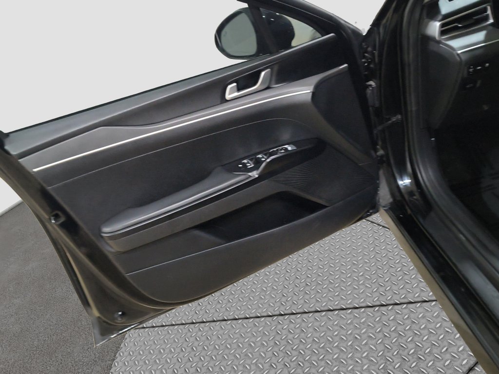 Photo 22 of this Kia K5