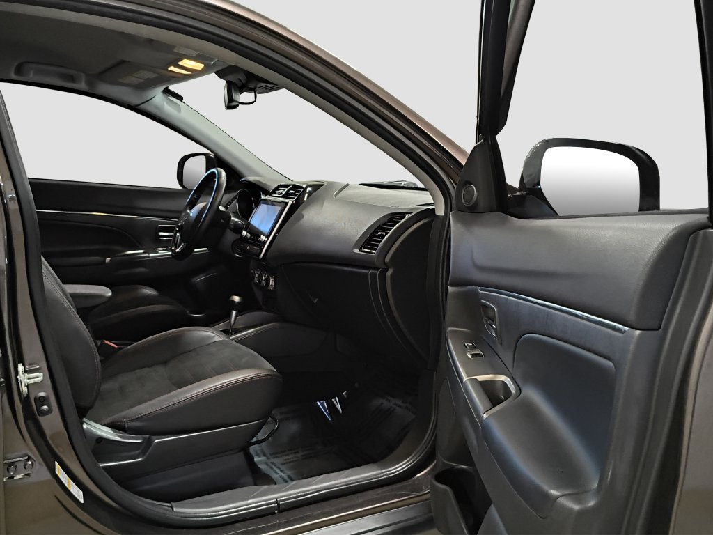 Photo 17 of this Mitsubishi Outlander Sport