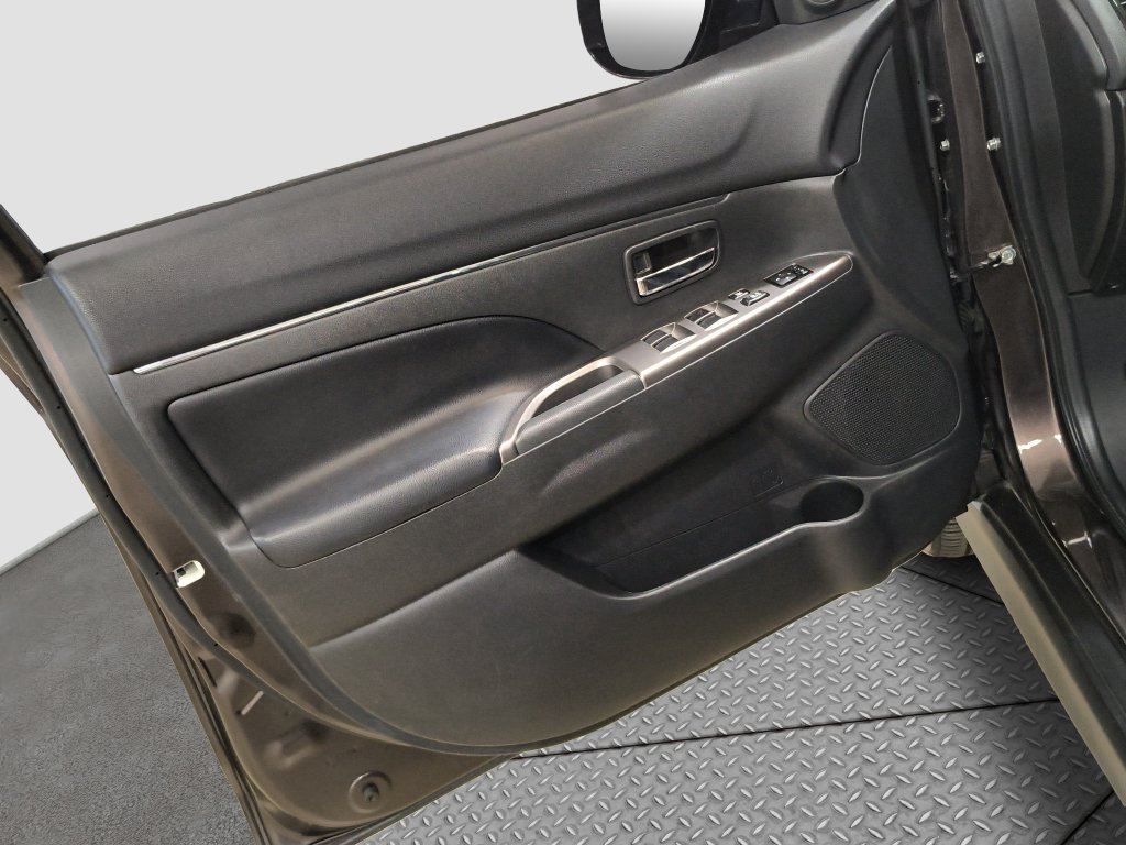 Photo 26 of this Mitsubishi Outlander Sport