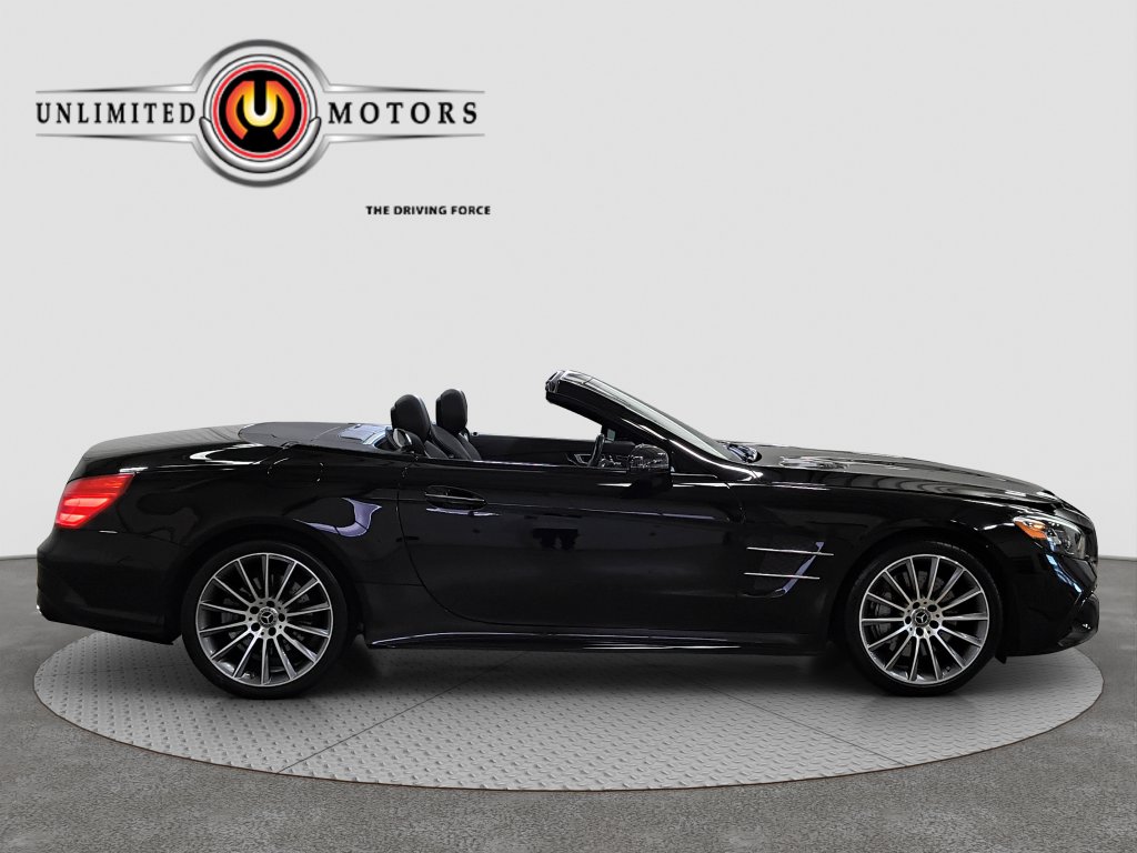 Photo 2 of this Mercedes-Benz SL 550