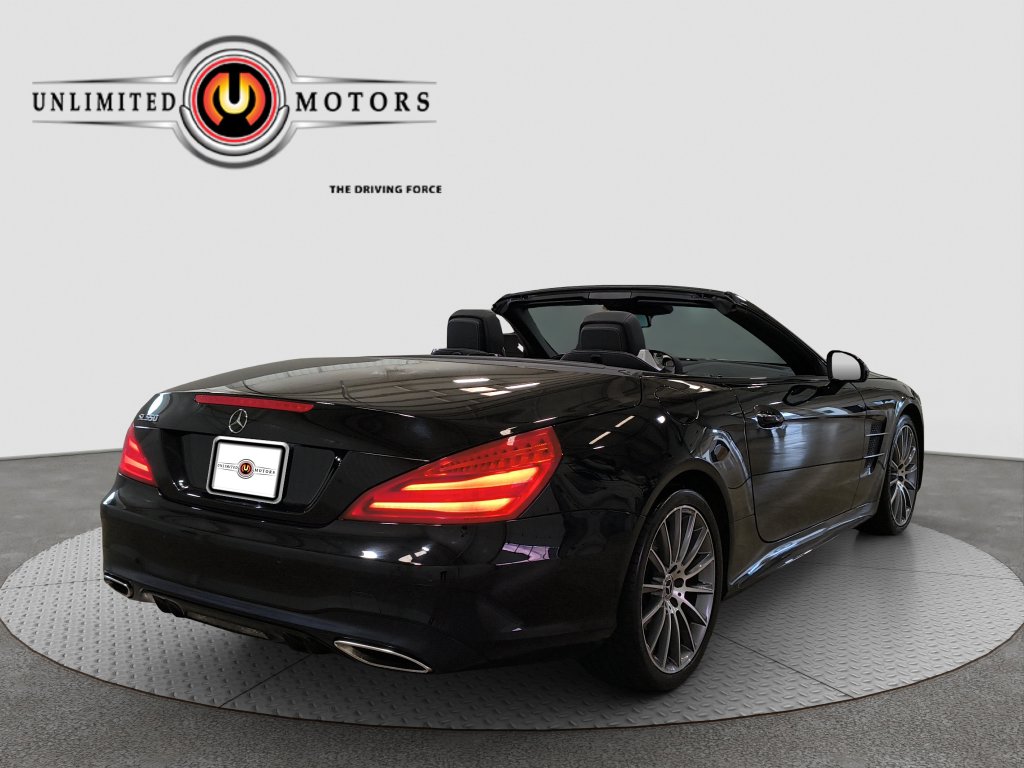 Photo 3 of this Mercedes-Benz SL 550