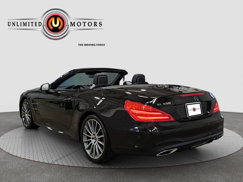 Photo 4 of this Mercedes-Benz SL 550