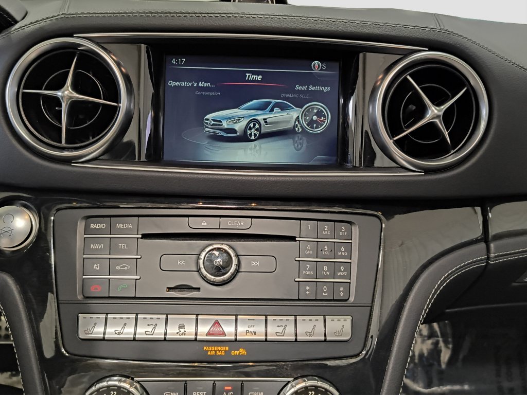 Photo 8 of this Mercedes-Benz SL 550
