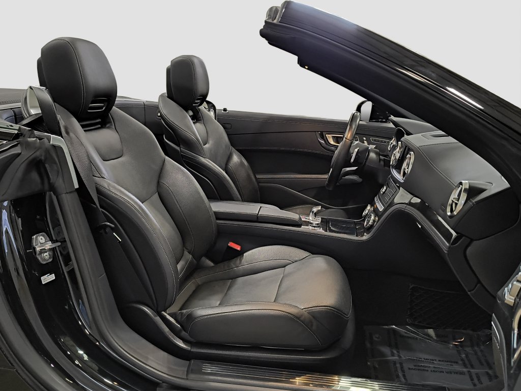 Photo 10 of this Mercedes-Benz SL 550