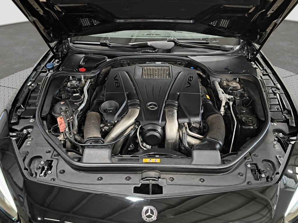 Photo 13 of this Mercedes-Benz SL 550