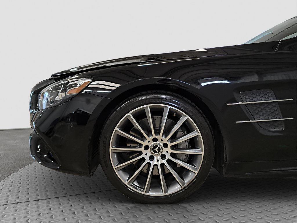 Photo 19 of this Mercedes-Benz SL 550