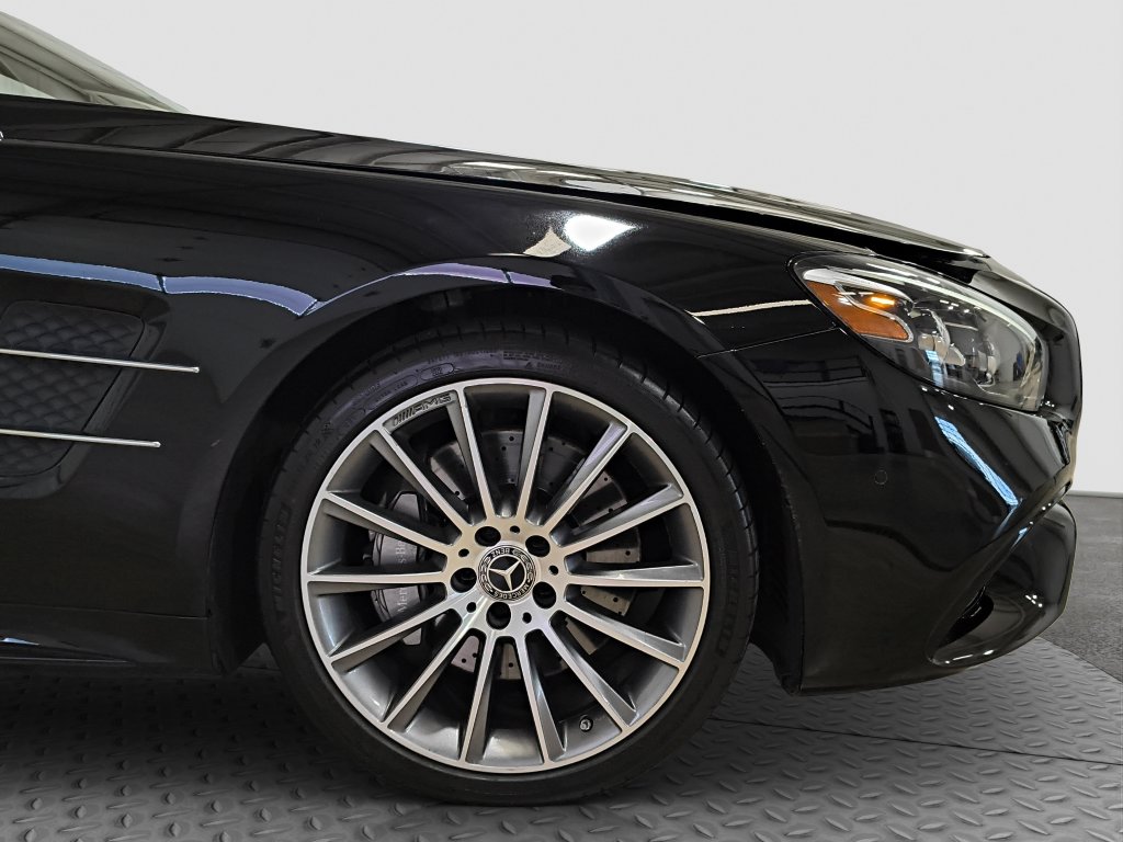 Photo 24 of this Mercedes-Benz SL 550