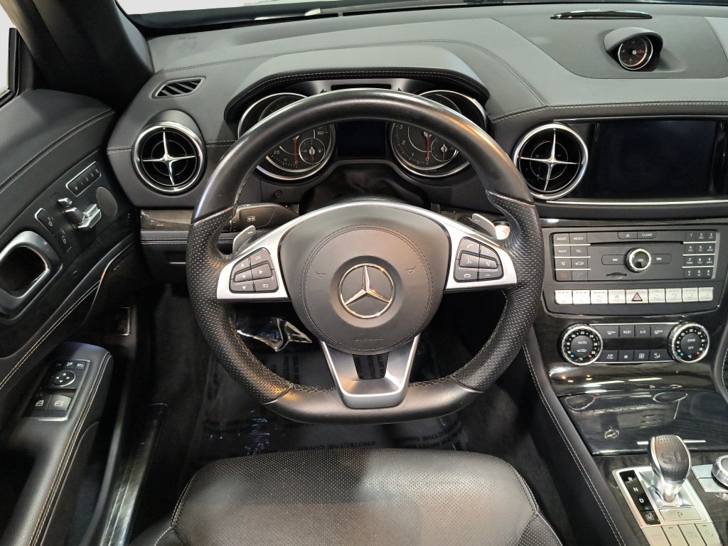 Photo 27 of this Mercedes-Benz SL 550