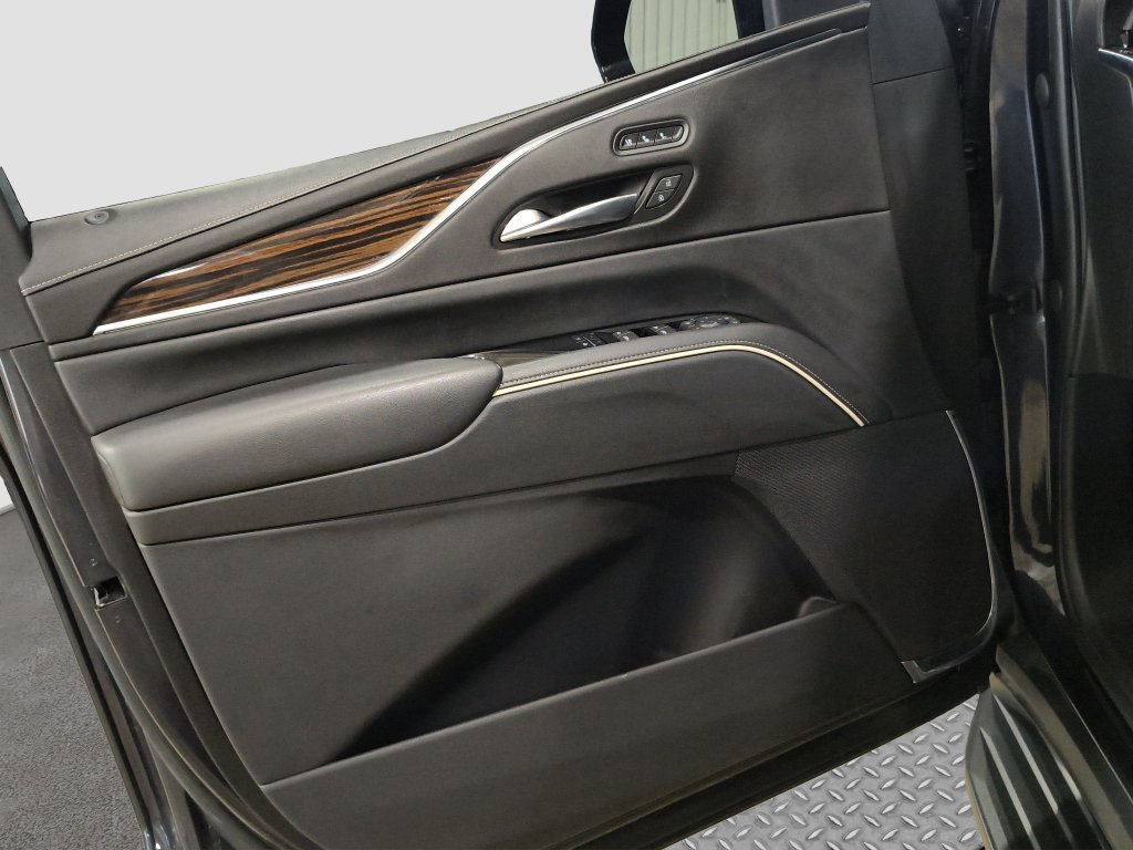Photo 28 of this Cadillac Escalade ESV