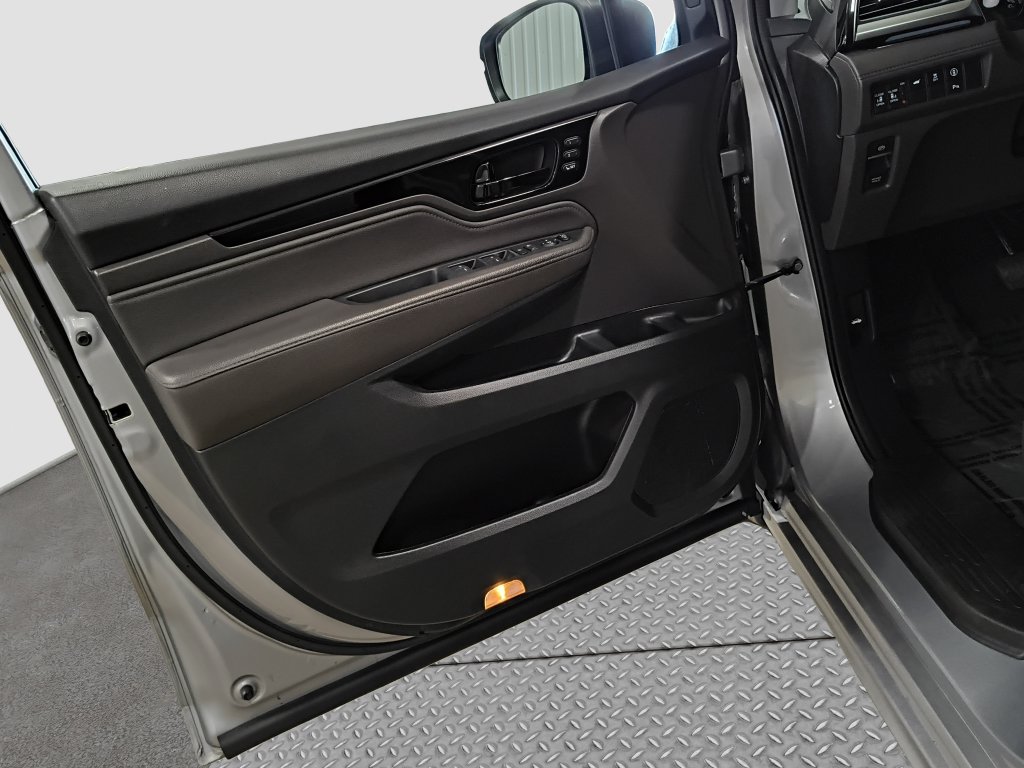 Photo 22 of this Honda Odyssey