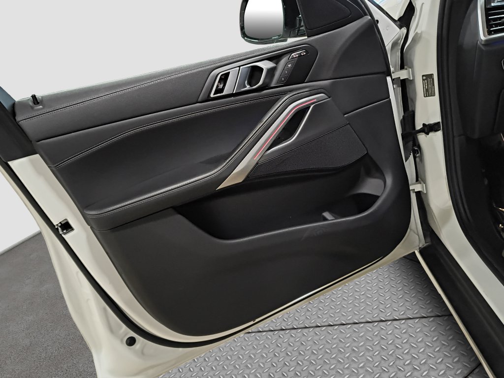 Photo 23 of this BMW X6