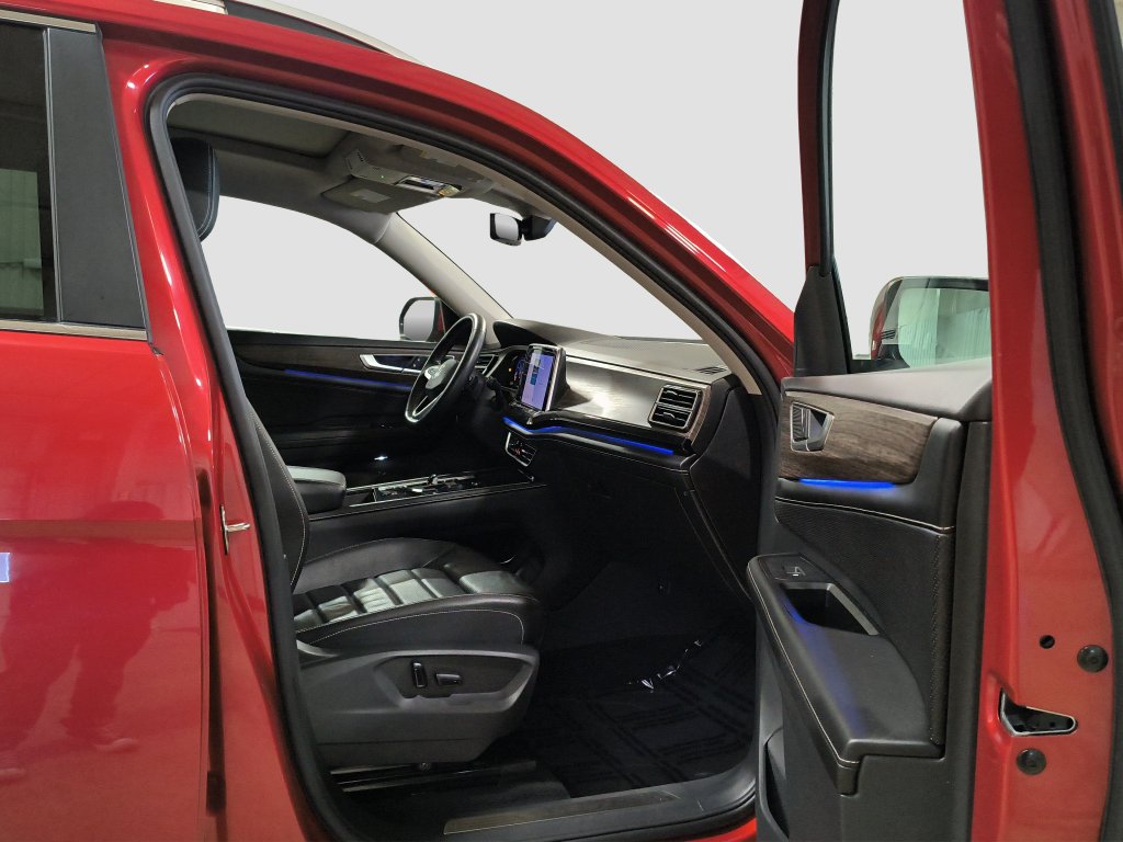 Photo 9 of this Volkswagen Atlas