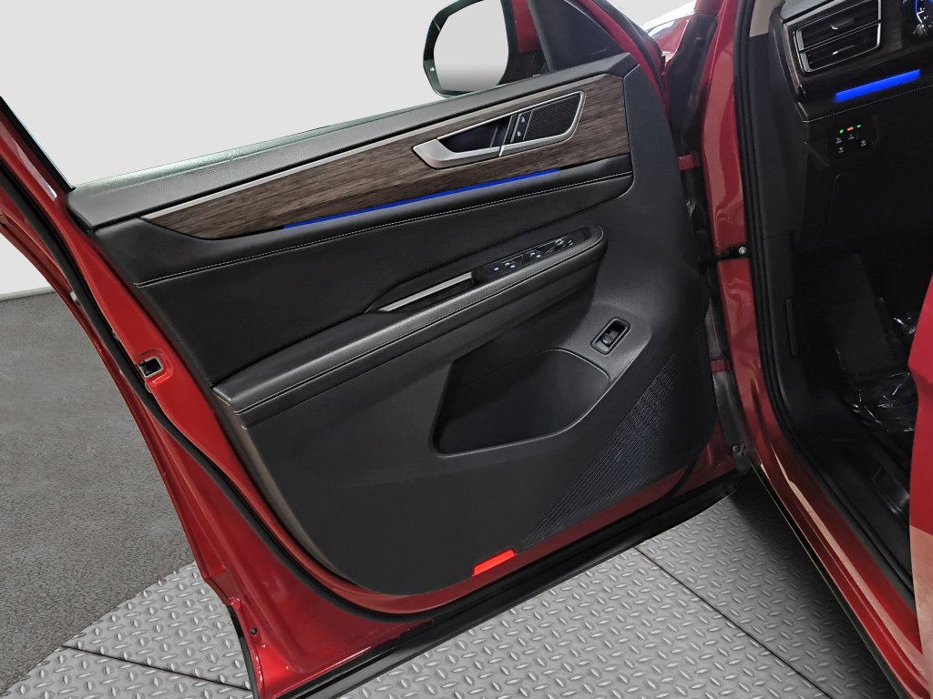 Photo 26 of this Volkswagen Atlas