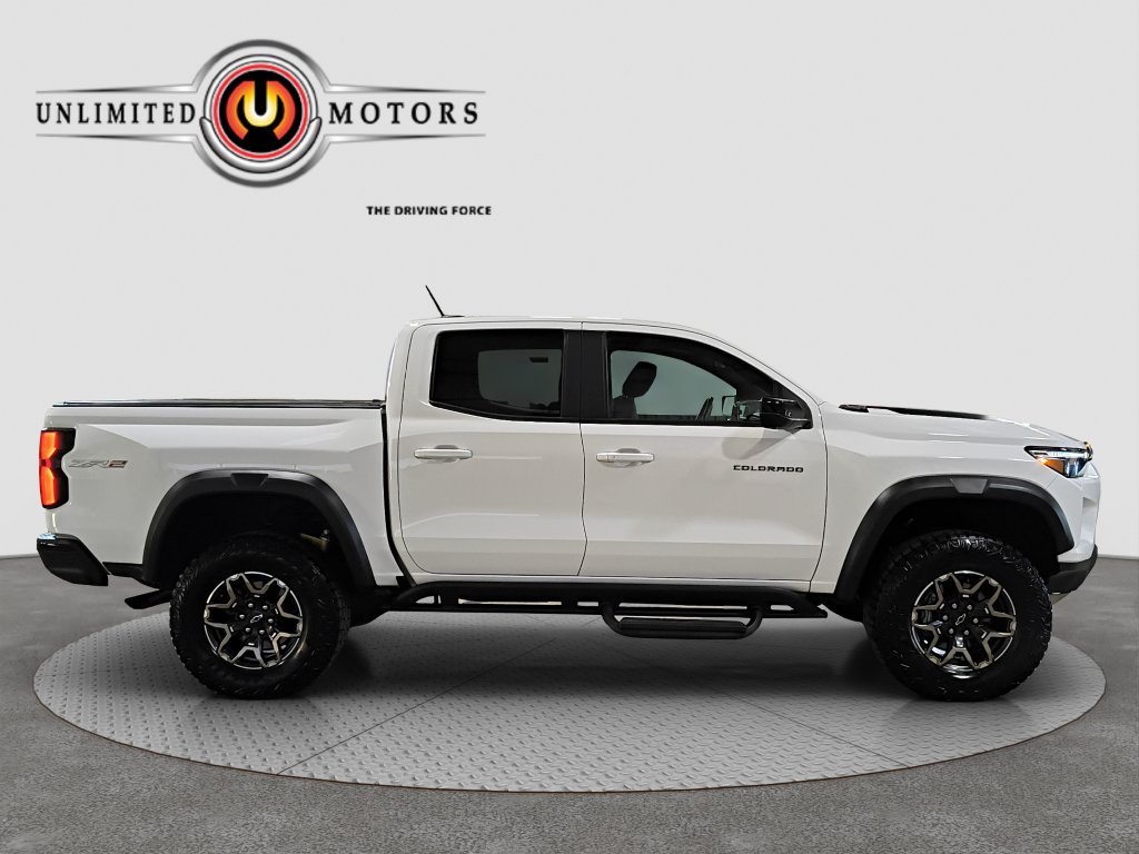 Photo 2 of this Chevrolet Colorado