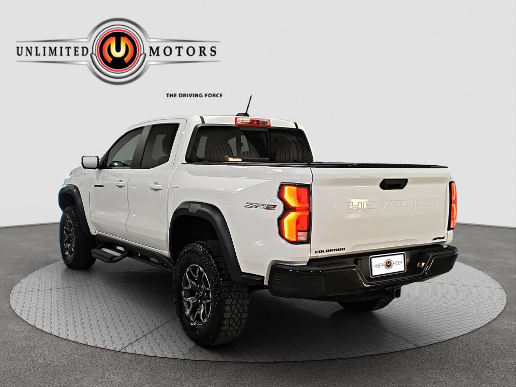 Photo 4 of this Chevrolet Colorado
