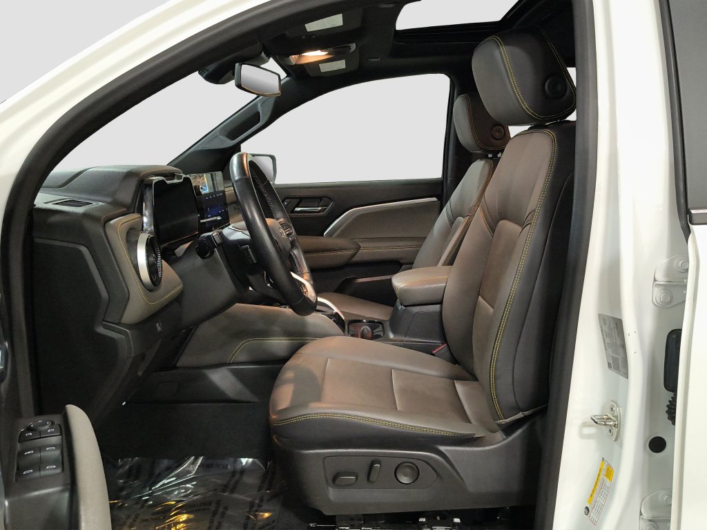 Photo 8 of this Chevrolet Colorado