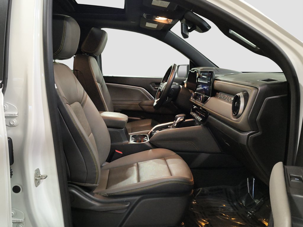 Photo 10 of this Chevrolet Colorado