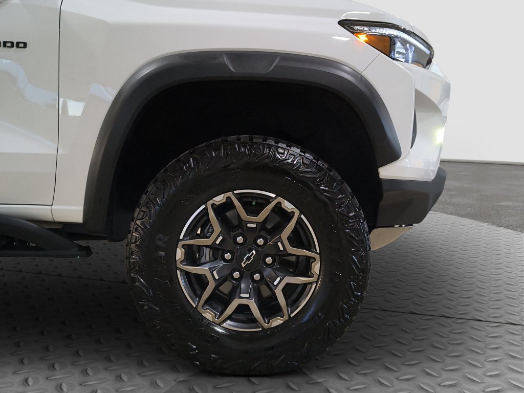 Photo 18 of this Chevrolet Colorado