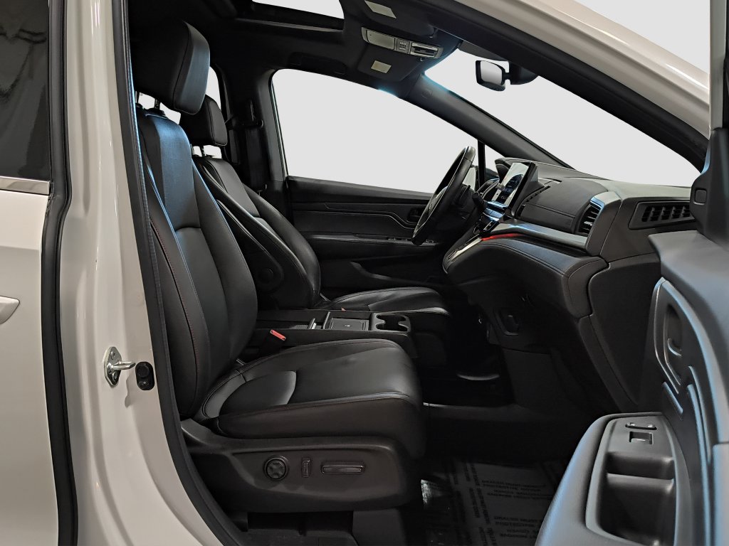 Photo 12 of this Honda Odyssey