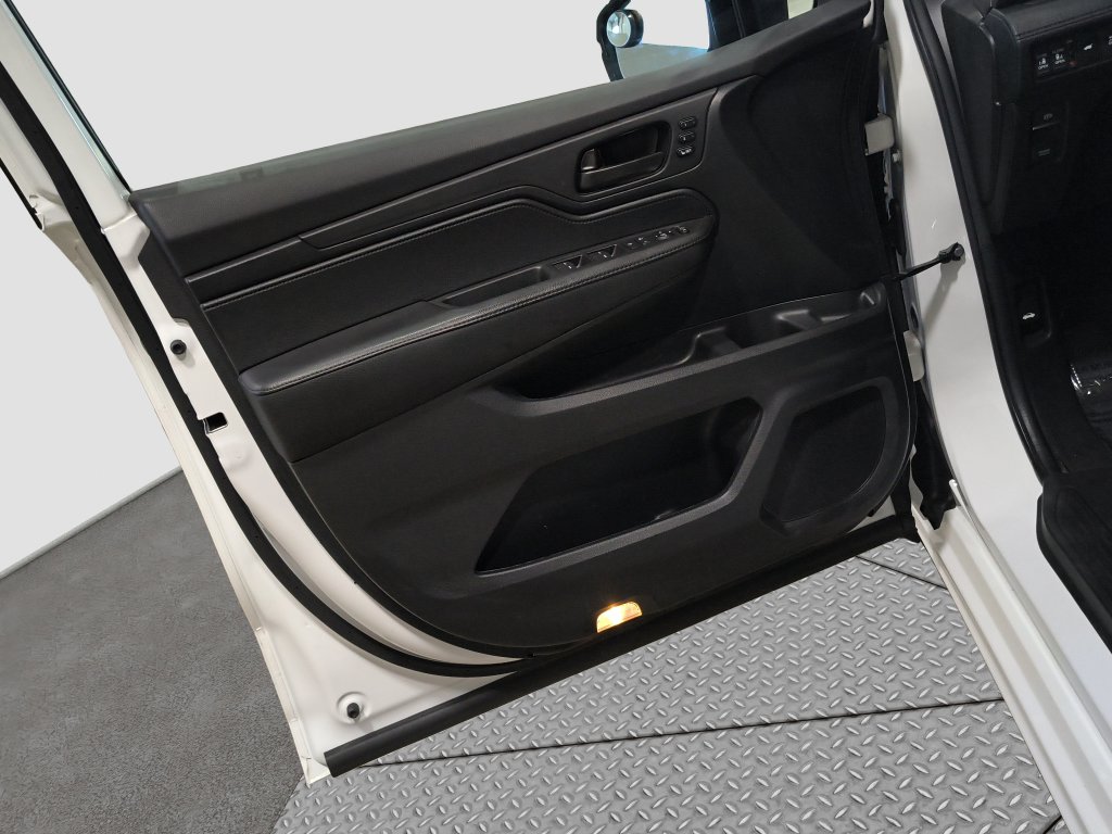 Photo 15 of this Honda Odyssey