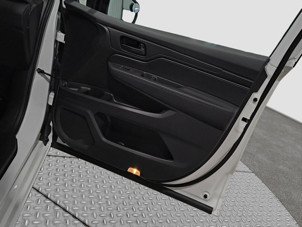Photo 16 of this Honda Odyssey