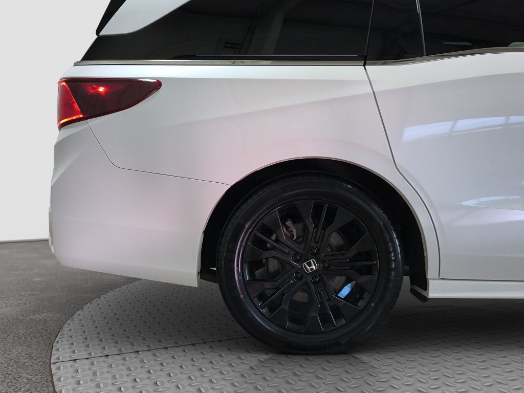 Photo 13 of this Honda Odyssey
