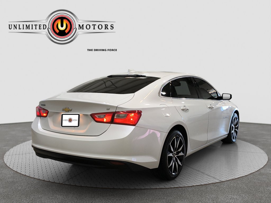 Photo 3 of this Chevrolet Malibu
