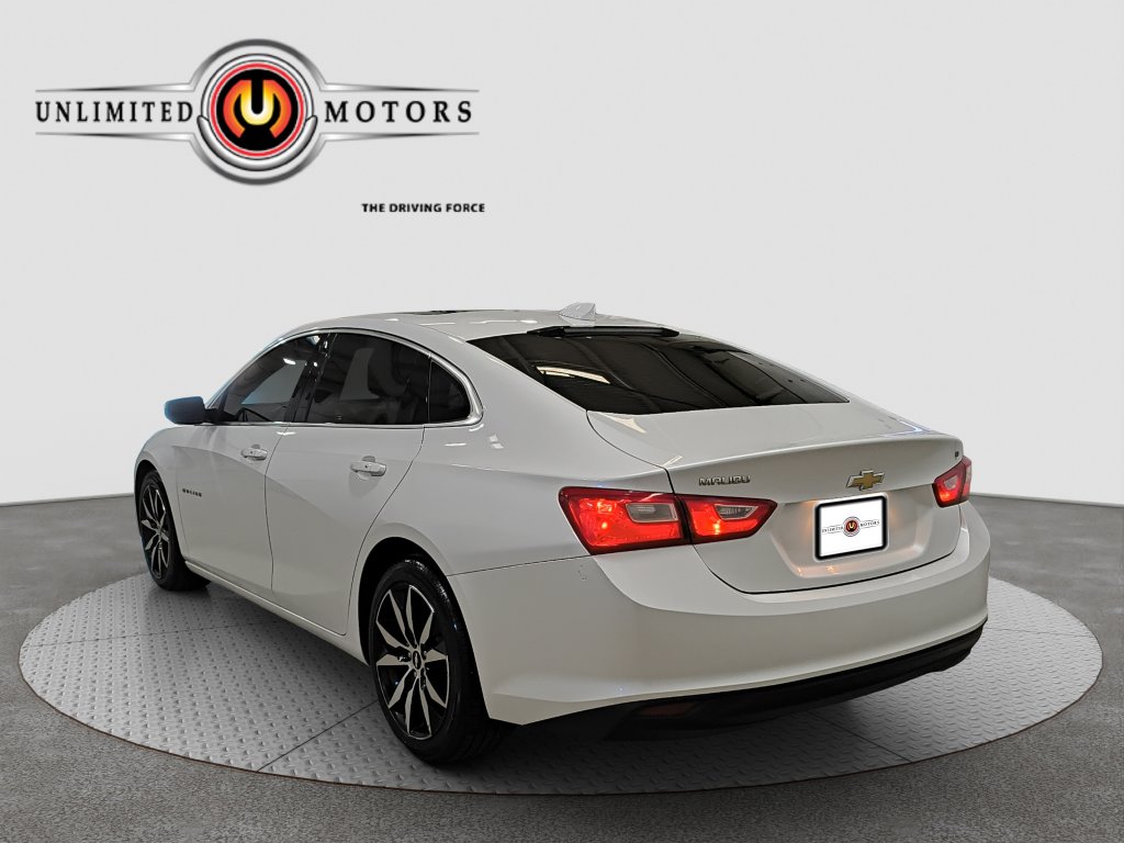 Photo 4 of this Chevrolet Malibu