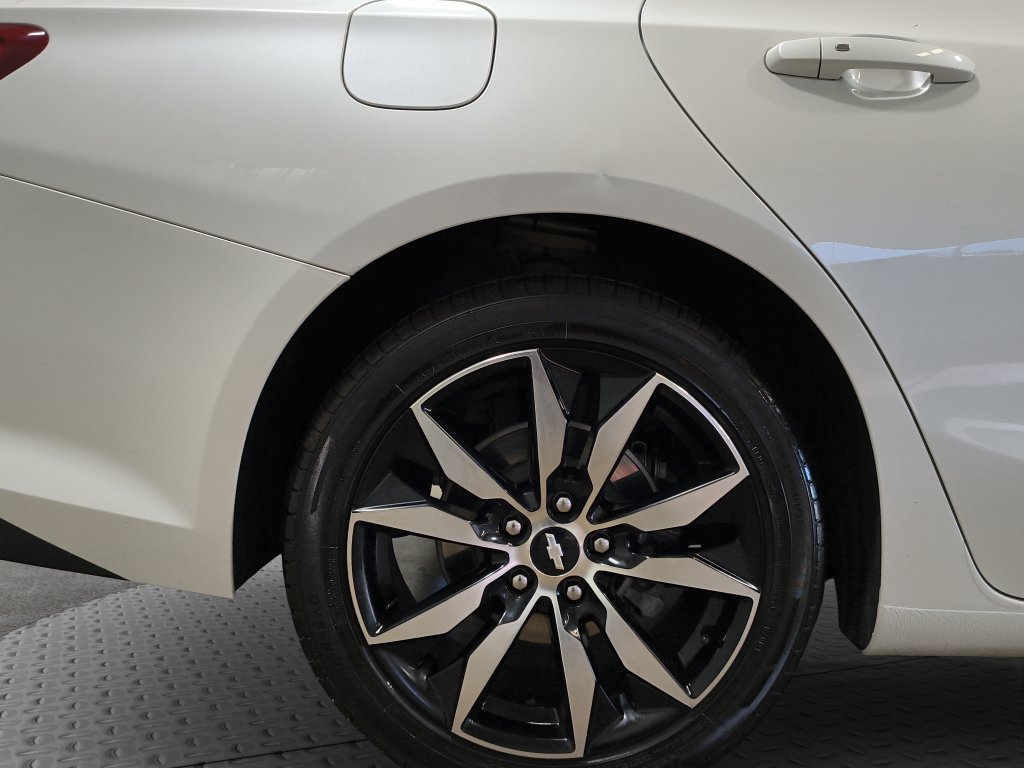 Photo 13 of this Chevrolet Malibu