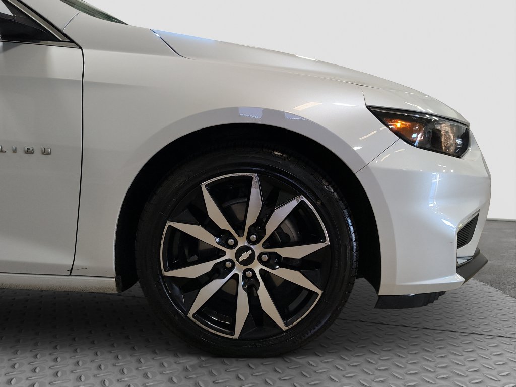 Photo 14 of this Chevrolet Malibu