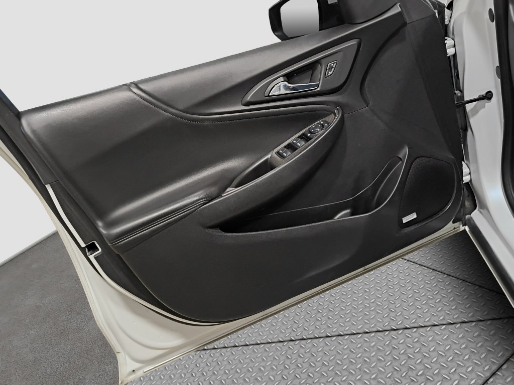 Photo 16 of this Chevrolet Malibu