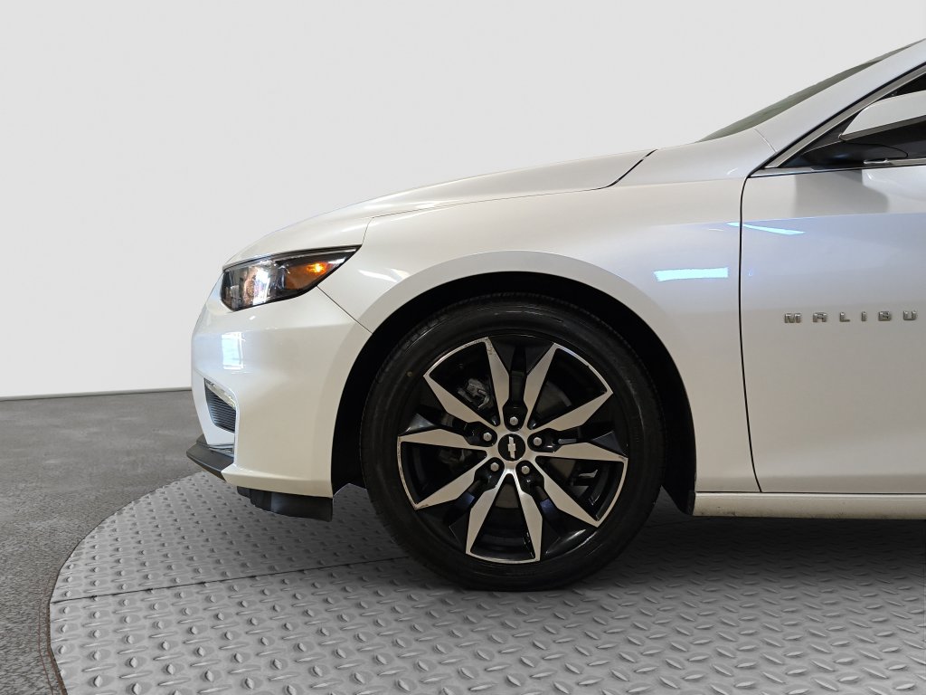 Photo 28 of this Chevrolet Malibu