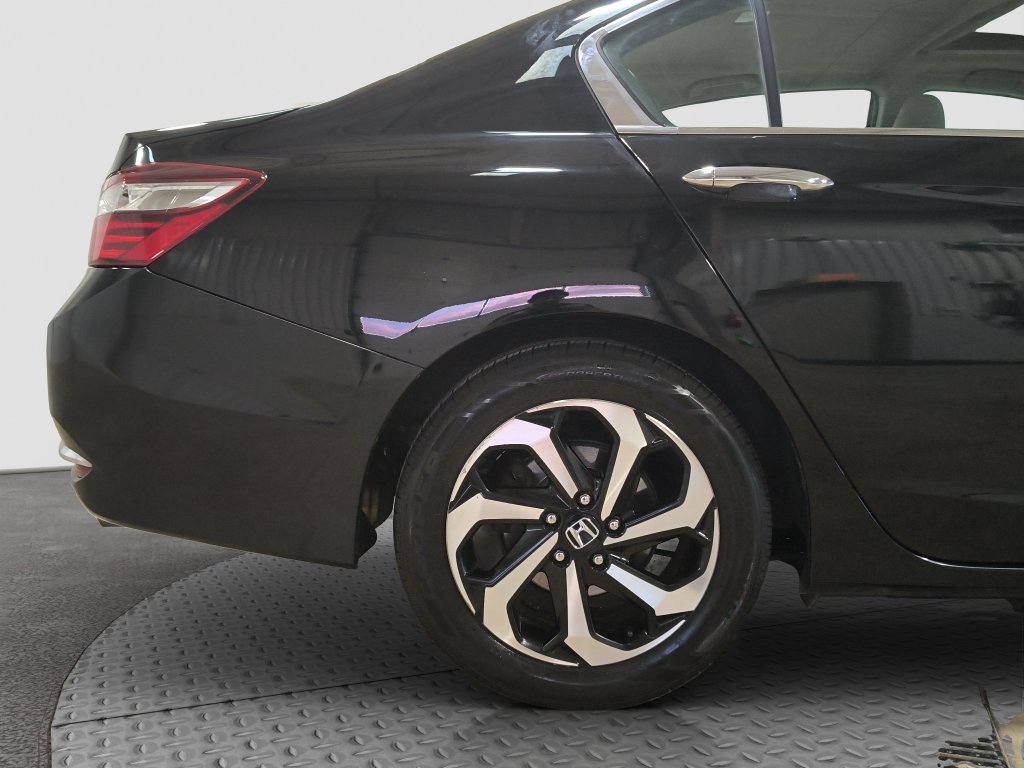 Photo 17 of this Honda Accord Sedan