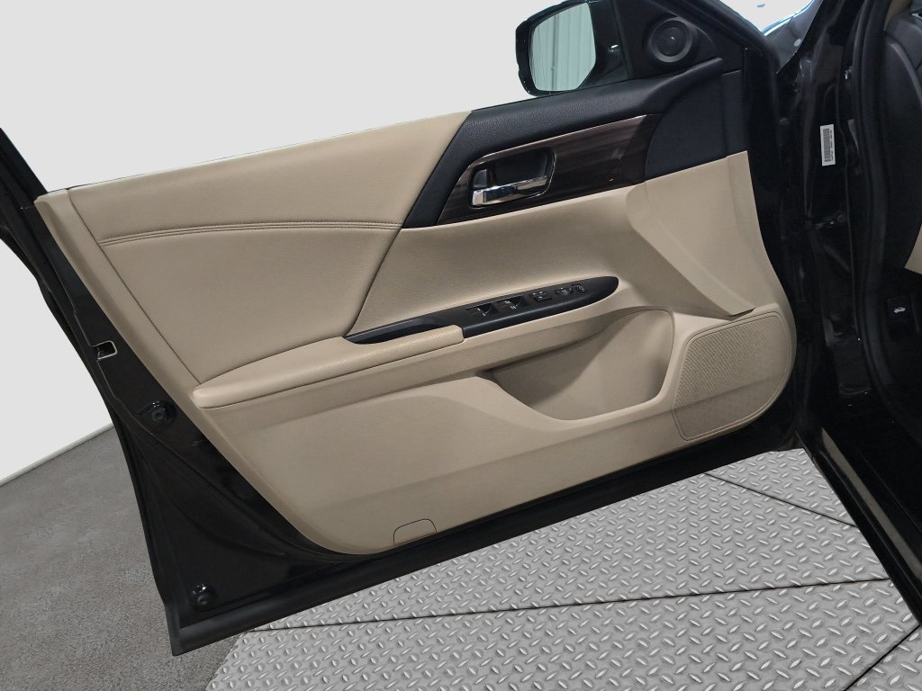 Photo 19 of this Honda Accord Sedan