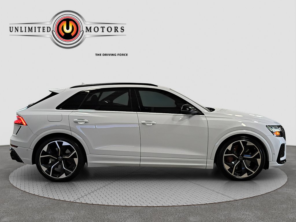 Photo 2 of this Audi RS Q8