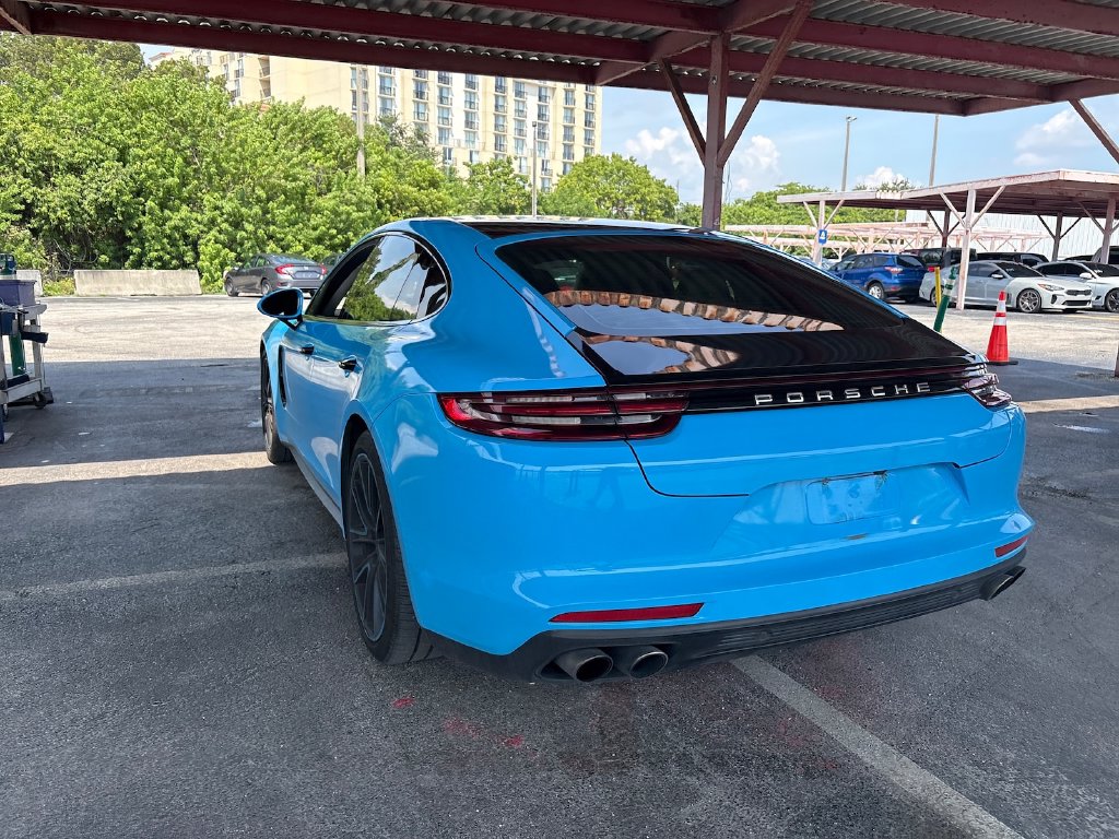 Photo 4 of this Porsche Panamera