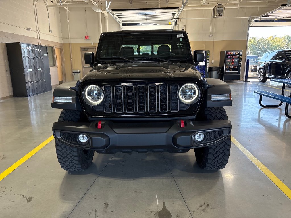 Photo 2 of this Jeep Gladiator