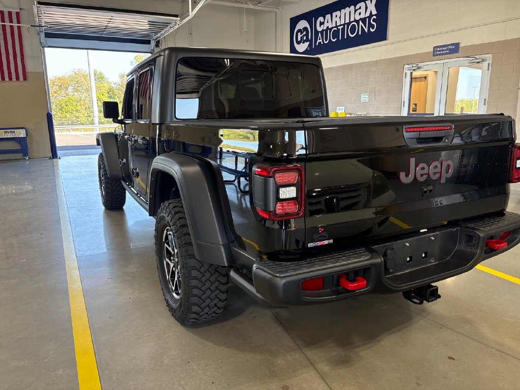 Photo 4 of this Jeep Gladiator