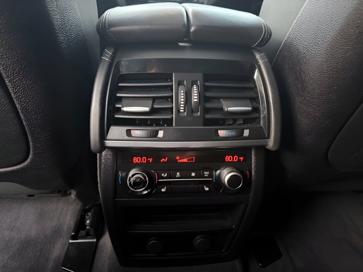 Photo 27 of this BMW X6 M