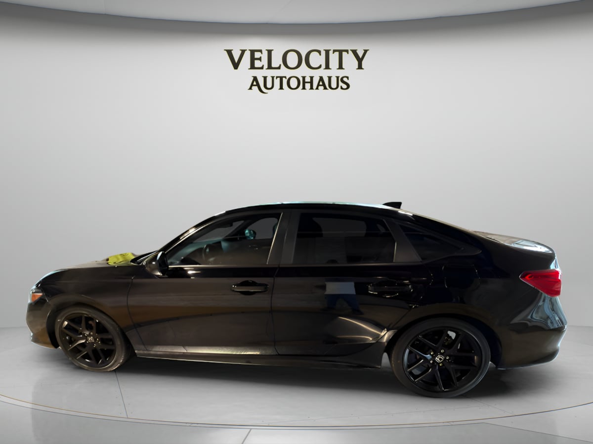 View vehicle photo 4