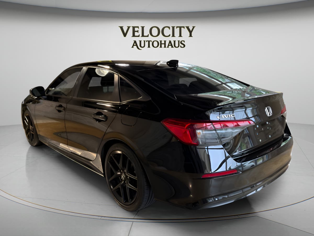 View vehicle photo 5