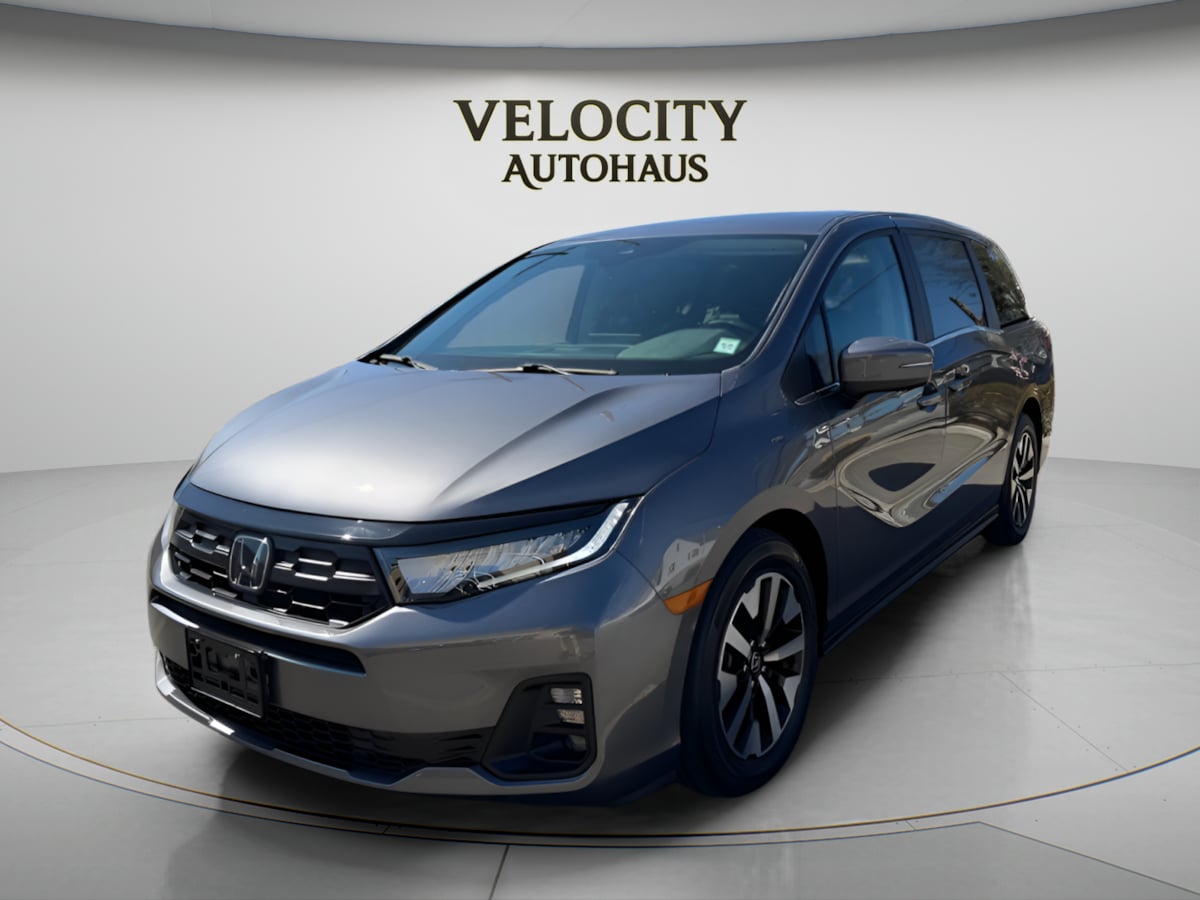 View vehicle photo 3