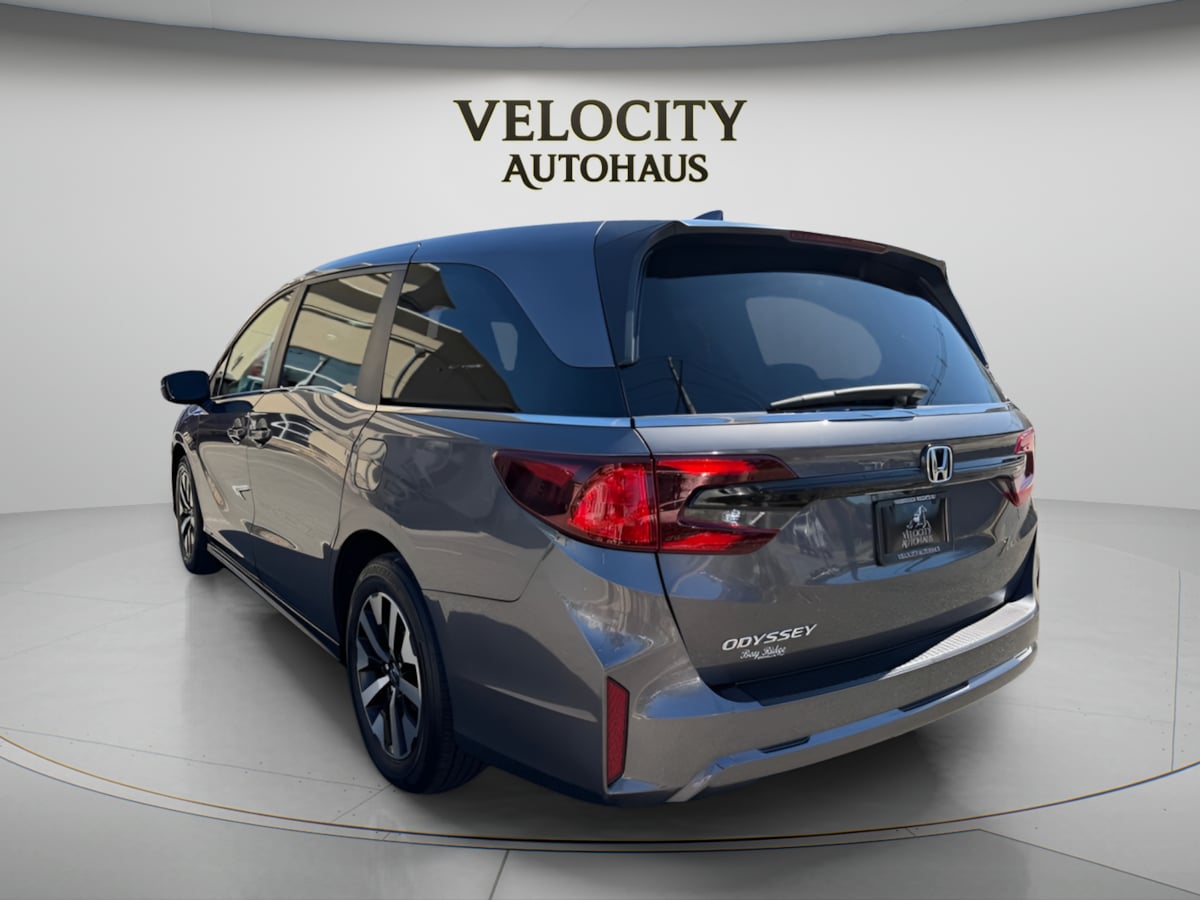 View vehicle photo 5