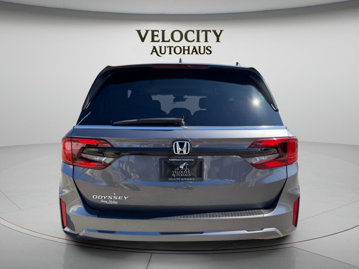 View vehicle photo 6
