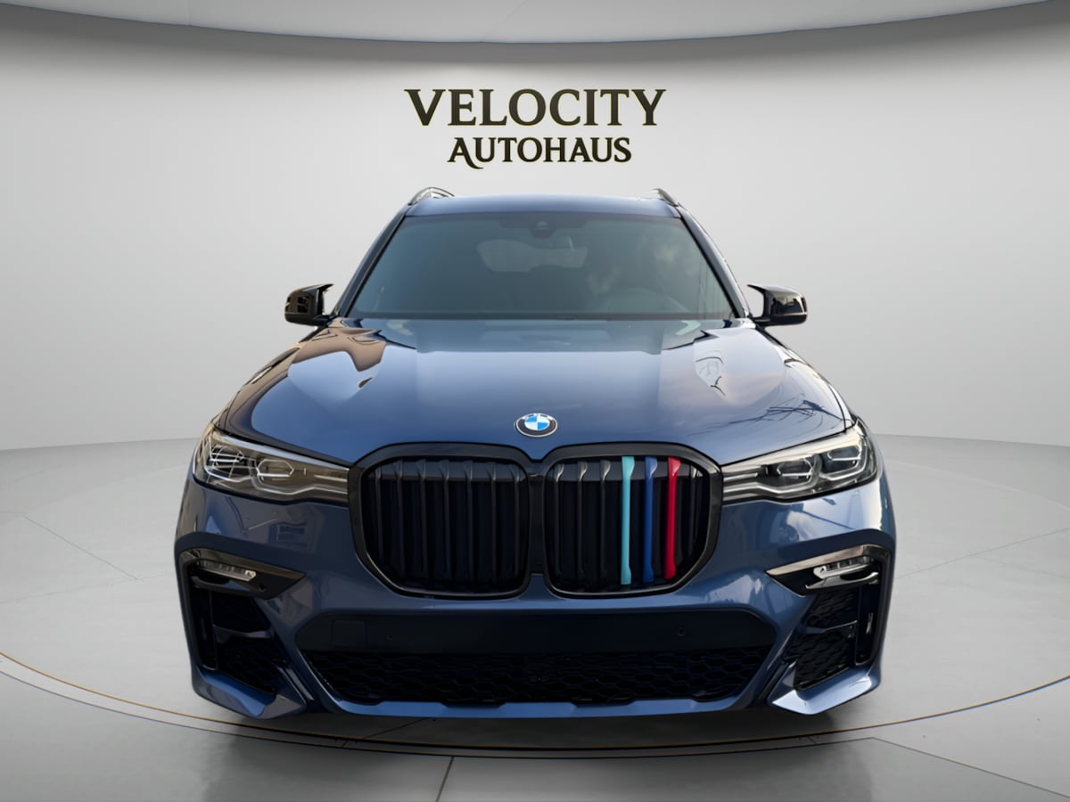 Photo 2 of this BMW X7