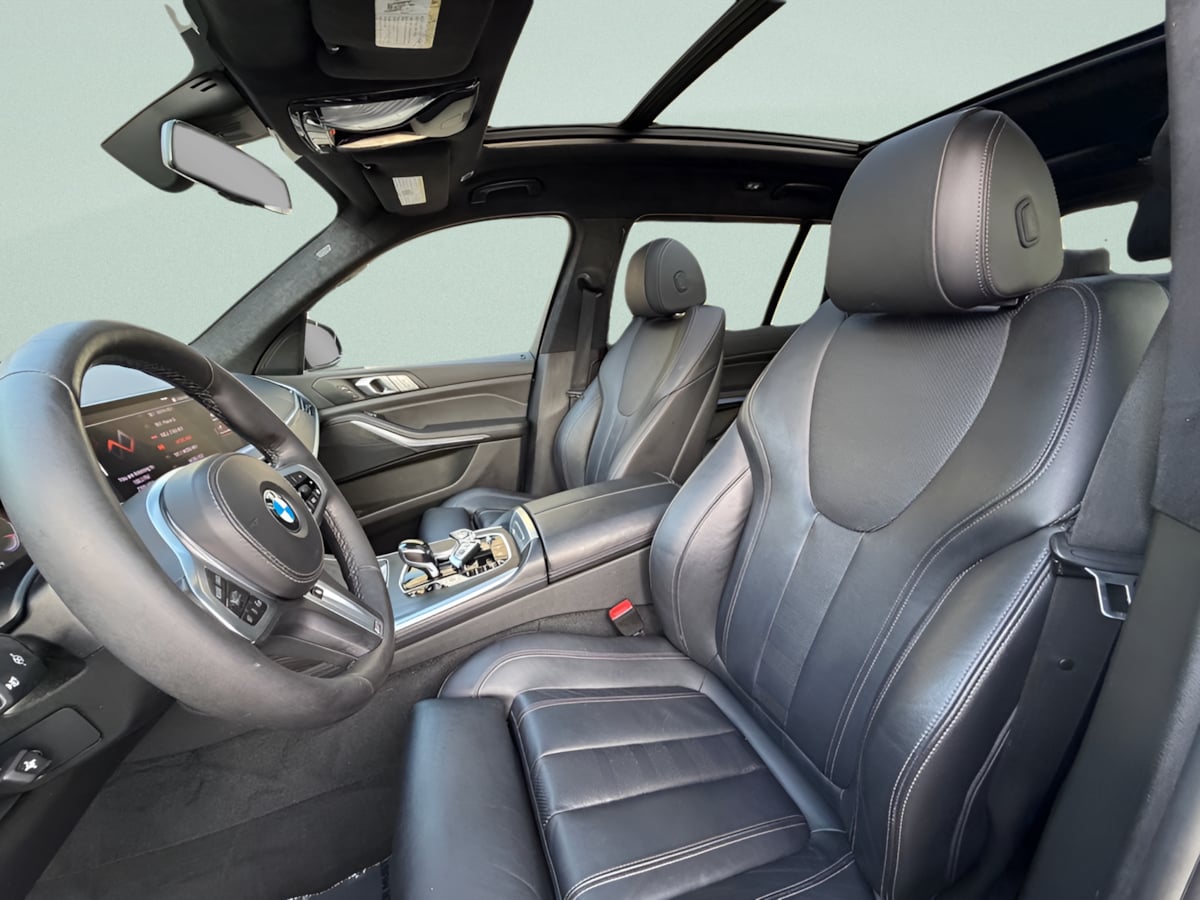 Photo 10 of this BMW X7