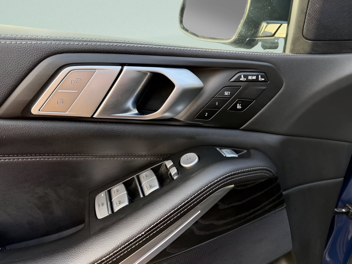 Photo 11 of this BMW X7