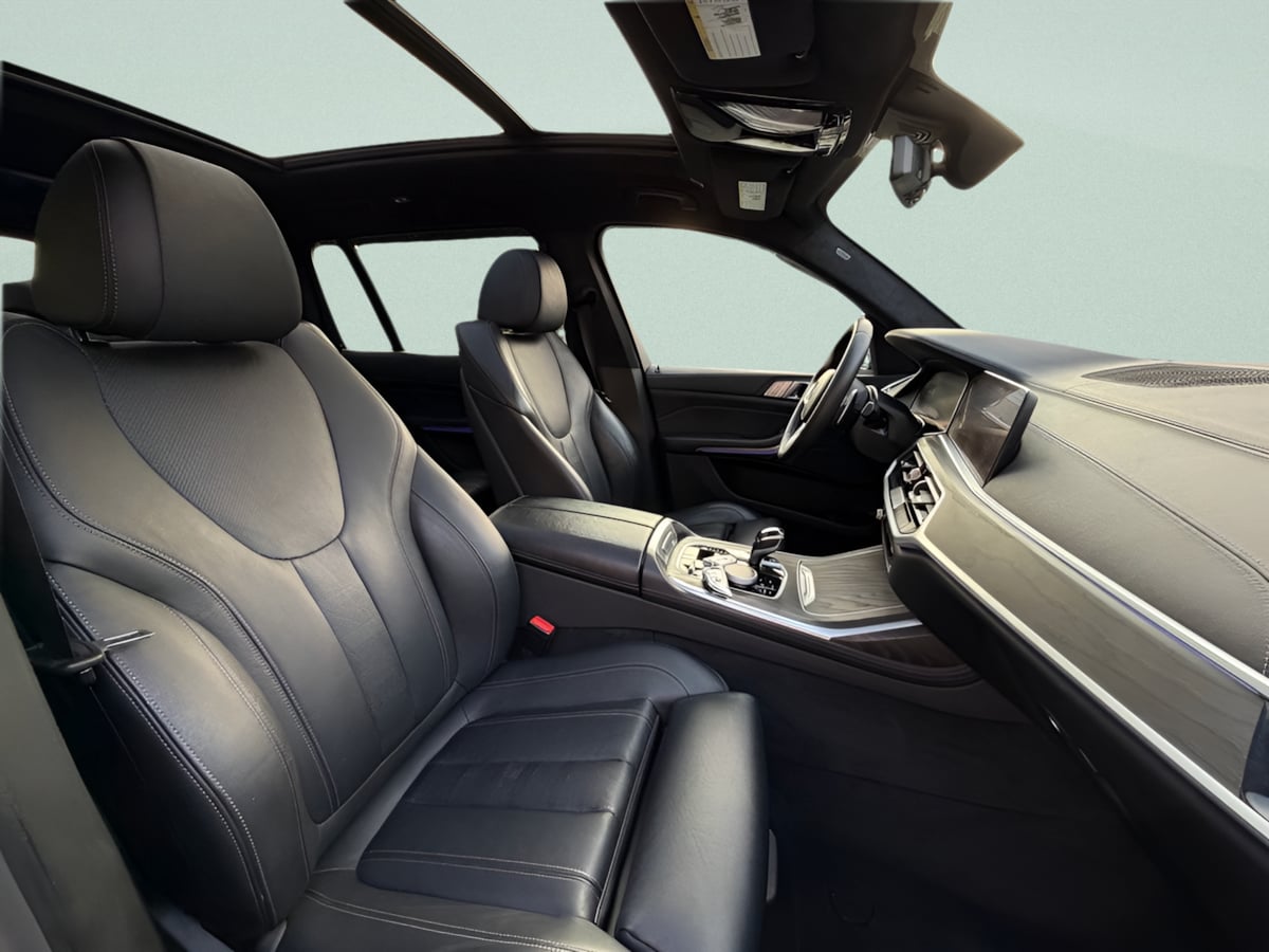 Photo 13 of this BMW X7