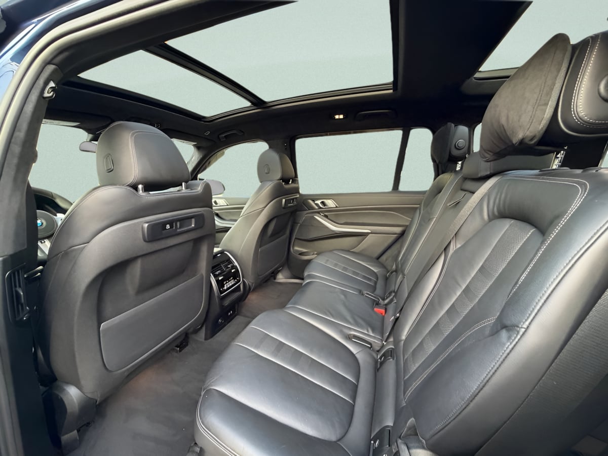 Photo 19 of this BMW X7